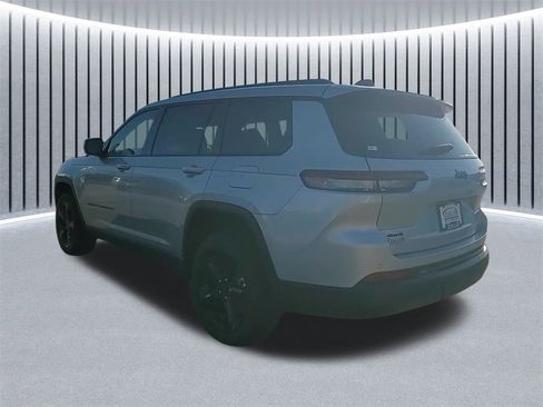 New 2025 Jeep Grand Cherokee L Altitude image 5