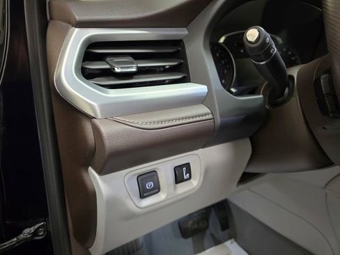 Used 2021 GMC Acadia SLE w/ Driver Convenience Package image 14