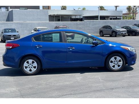 Used 2017 Kia Forte LX FWD image 8
