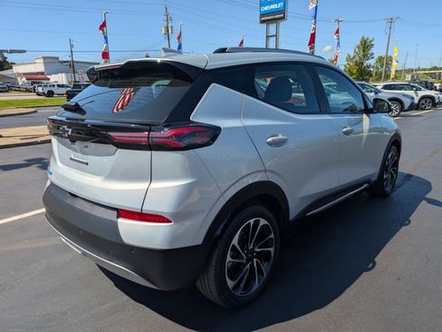 Used 2023 Chevrolet Bolt EUV Premier w/ Sun & Sound Package FWD image 5