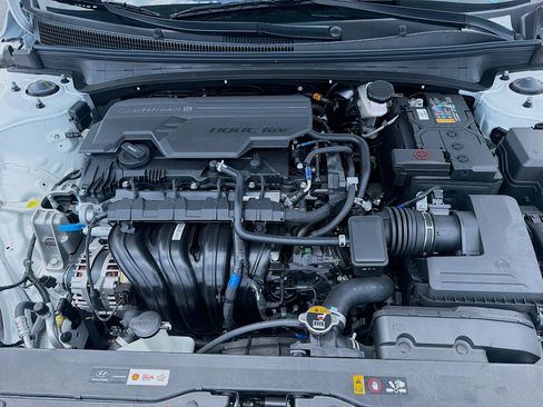New 2026 Hyundai Elantra SE FWD image 22