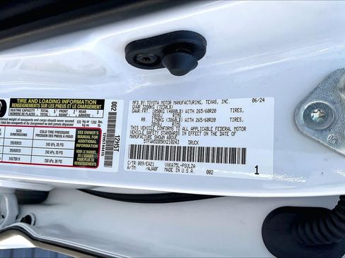 Used 2024 Toyota Tundra Limited AWD/4WD image 34