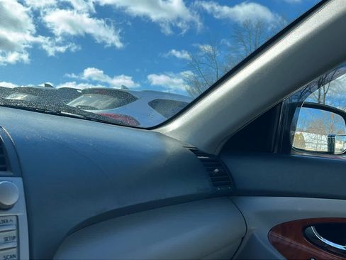 Used 2010 Toyota Camry XLE image 16