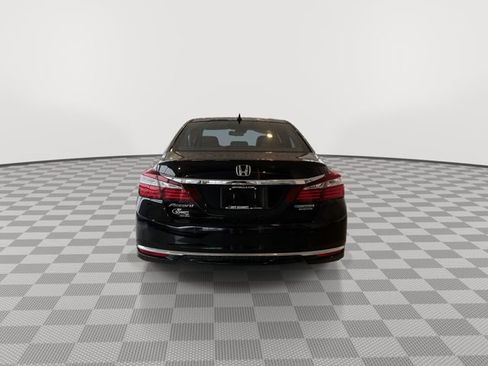 Used 2017 Honda Accord Touring image 9