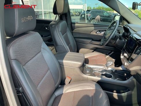 Used 2023 Chevrolet Traverse High Country image 37