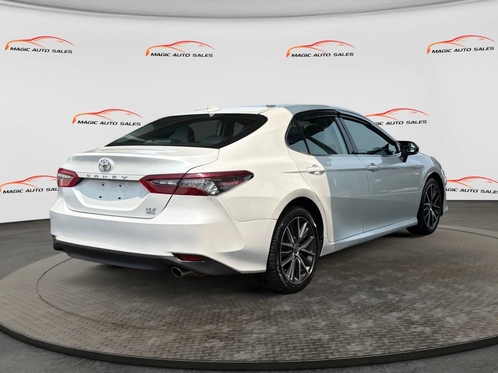 Used 2021 Toyota Camry XLE AWD/4WD image 10