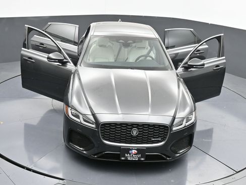 Used 2024 Jaguar XF R-Dynamic SE image 38