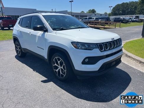Used 2024 Jeep Compass Latitude AWD/4WD image 1