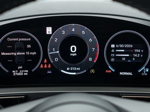 Used 2024 Porsche Cayenne AWD/4WD image 17