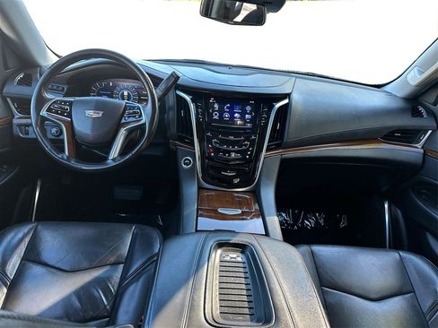 Used 2019 Cadillac Escalade Luxury w/ Escalade Sport Edition AWD/4WD image 27