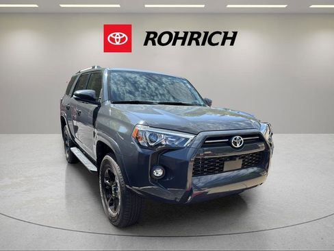 Used 2024 Toyota 4Runner SR5 Premium w/ SR5 Premium Package AWD/4WD image 2