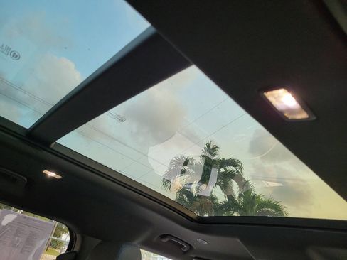 Used 2024 Land Rover Defender 110 S image 13