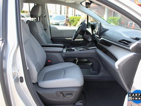 Used 2023 Toyota Sienna XLE image 33
