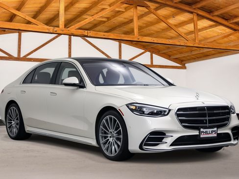 Used 2022 Mercedes-Benz S 500 4MATIC w/ AMG Line Package image 6
