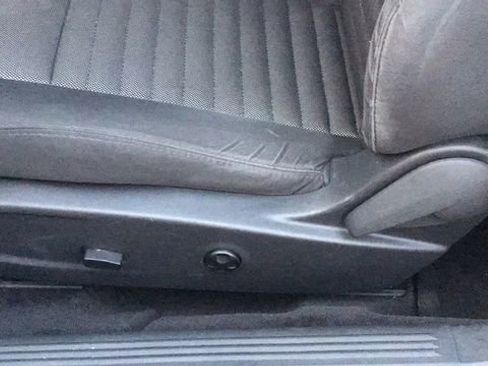 Used 2014 Dodge Challenger SXT image 11