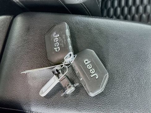 Used 2021 Jeep Wrangler Sport AWD/4WD image 32