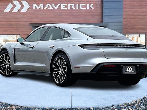 Used 2022 Porsche Taycan image 4