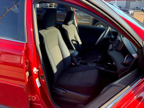 Used 2016 Toyota RAV4 LE AWD/4WD image 9