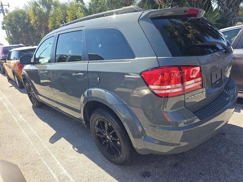 Used 2020 Dodge Journey SE w/ Blacktop Package FWD image 6