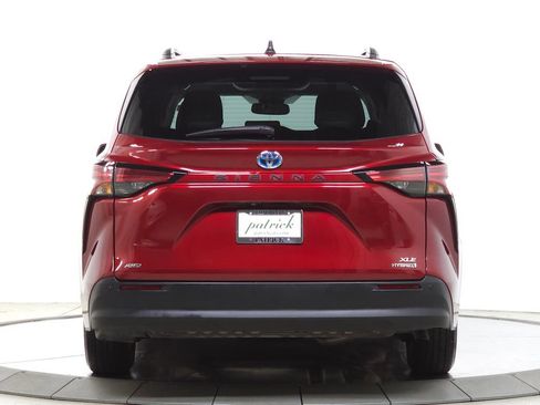 Used 2022 Toyota Sienna XLE w/ XLE Plus Package AWD/4WD image 8