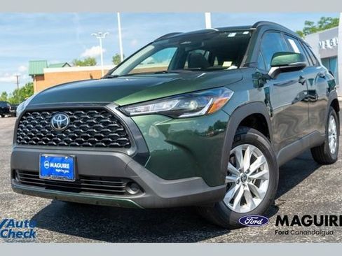 Used 2023 Toyota Corolla Cross LE w/ Moonroof Package AWD/4WD image 1