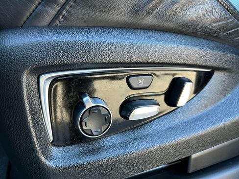 Used 2019 Cadillac Escalade ESV Platinum image 39