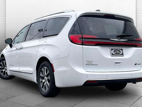 Used 2023 Chrysler Pacifica Pinnacle FWD image 11