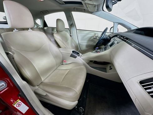 Used 2013 Toyota Prius Four w/ Deluxe Solar Roof Pkg FWD image 30