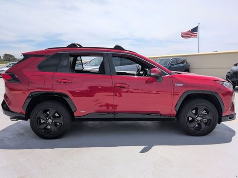 Used 2021 Toyota RAV4 SE w/ Weather & Moonroof Package image 4