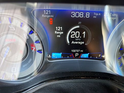 Used 2018 Chrysler 300 S RWD image 2