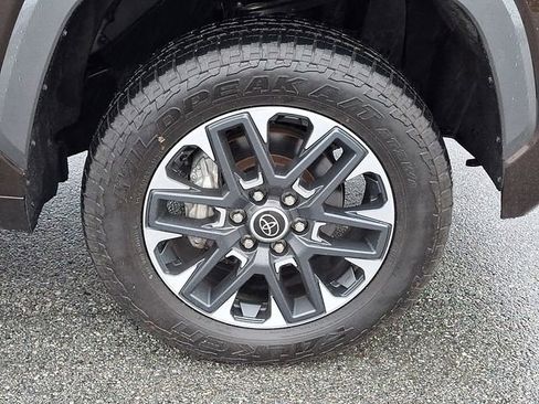 Used 2023 Toyota Tundra Limited image 8