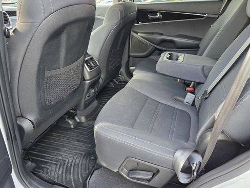 Used 2020 Kia Sorento FWD V6 image 10