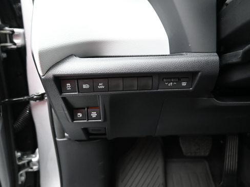 Used 2025 Toyota Sienna XSE w/ XSE Plus Package FWD image 17
