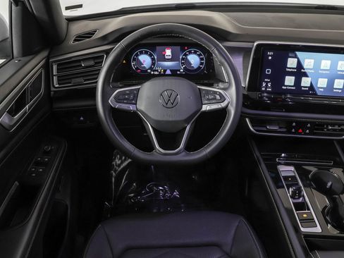 Used 2024 Volkswagen Atlas Cross Sport SE image 37