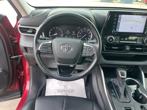 Used 2020 Toyota Highlander XLE w/ Protection Package #3 AWD/4WD image 23