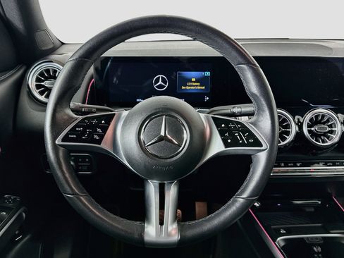 Used 2025 Mercedes-Benz GLB 250 image 18