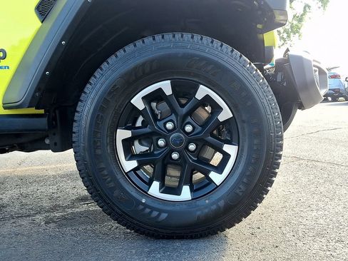 Used 2024 Jeep Wrangler Unlimited Rubicon 4xe AWD/4WD image 8
