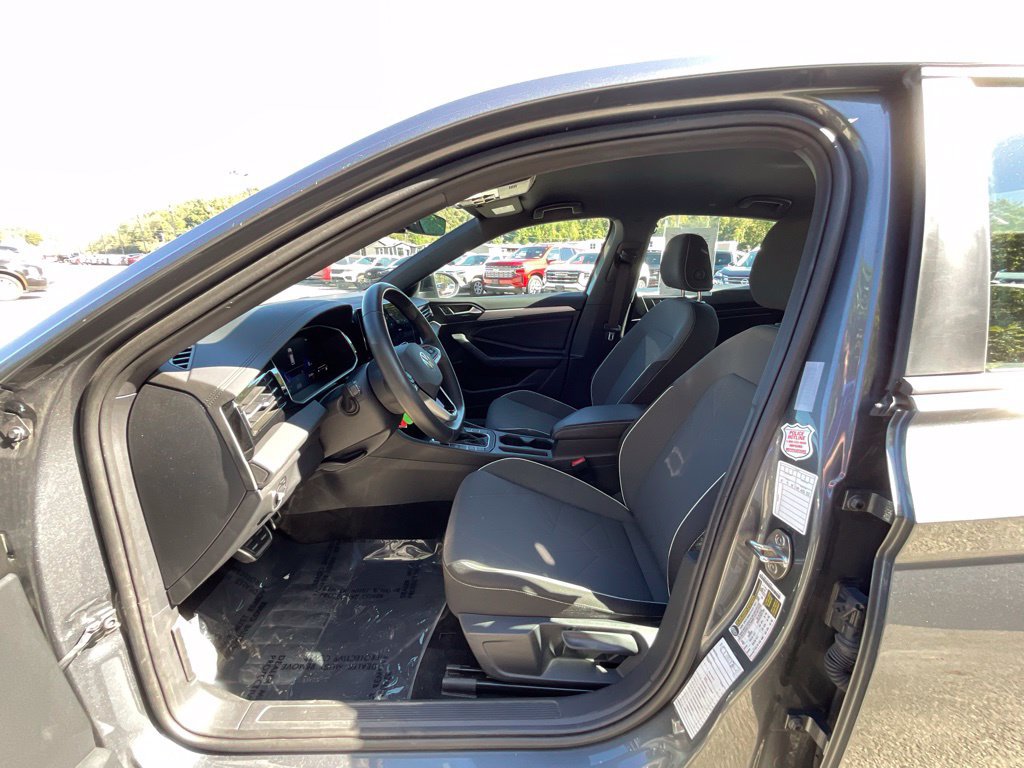 Used 2025 Volkswagen Jetta Sport FWD image 9