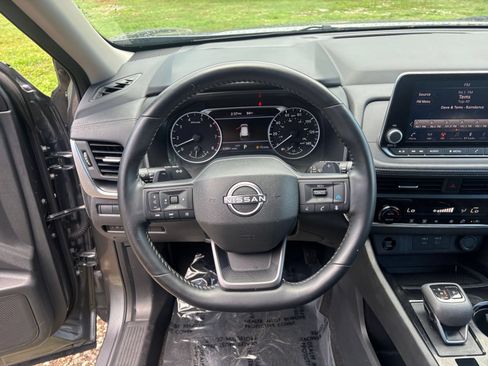Used 2025 Nissan Rogue SV AWD/4WD image 30