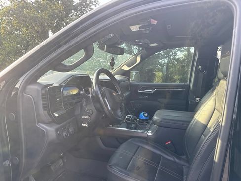 Used 2025 Chevrolet Silverado 1500 High Country AWD/4WD image 5