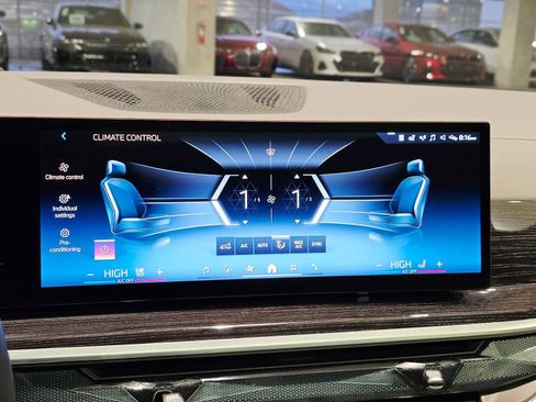 Used 2025 BMW X5 xDrive40i w/ M Sport Package image 15