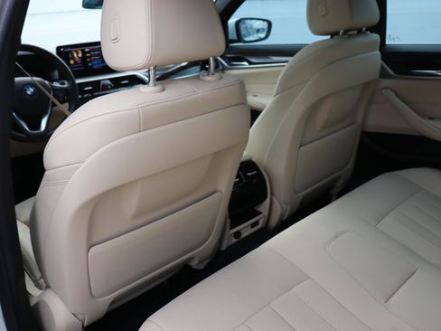 Certified 2023 BMW 530e w/ Convenience Package image 12