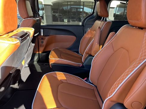 New 2026 Chrysler Pacifica Pinnacle FWD image 26