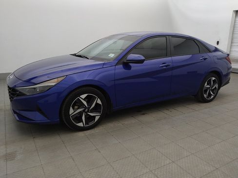 Used 2023 Hyundai Elantra SEL w/ Convenience Package FWD image 2