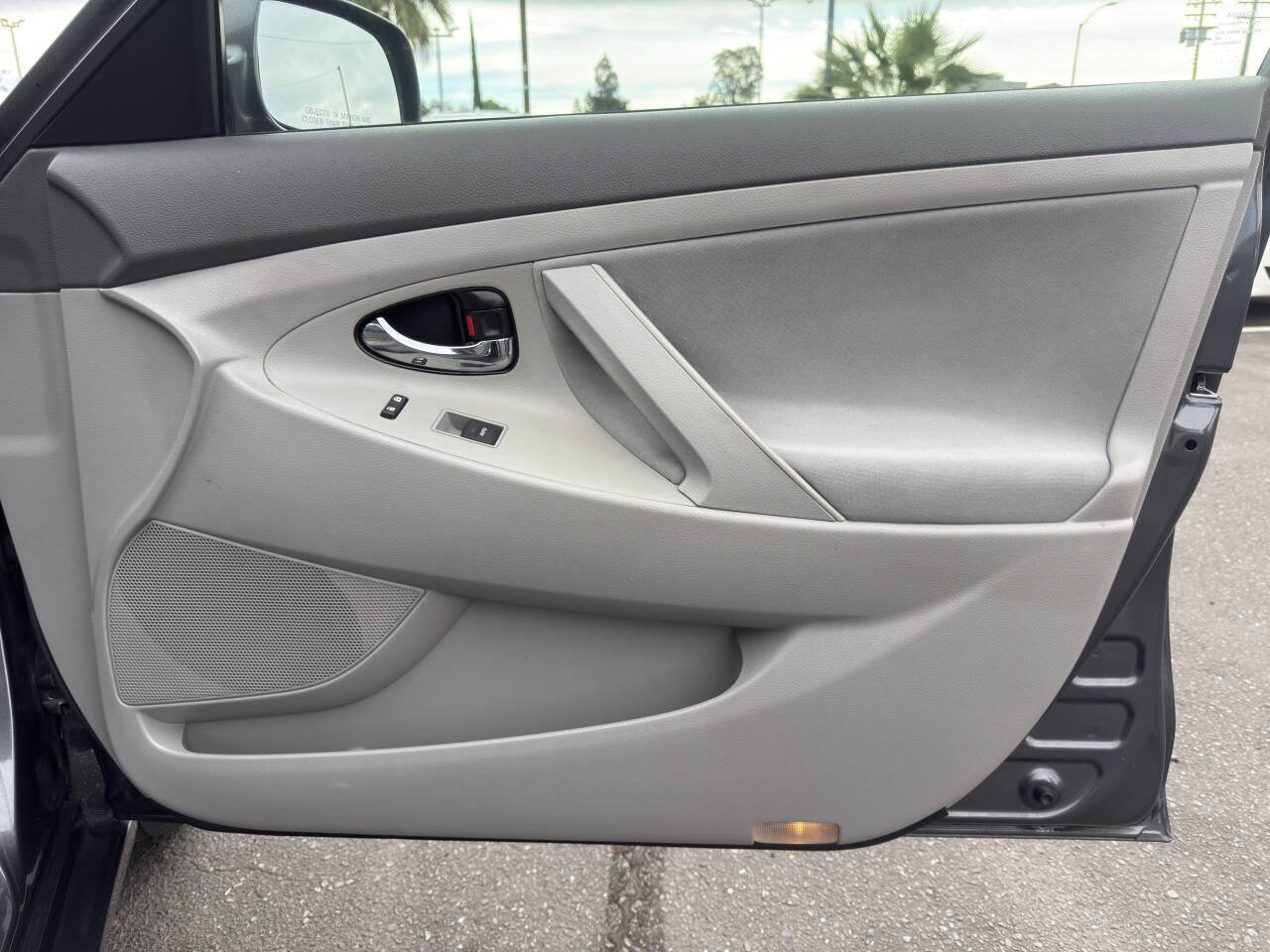 Used 2011 Toyota Camry LE FWD image 14