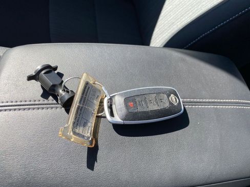 Used 2025 Nissan Sentra SV image 21