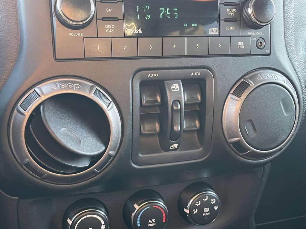 Used 2018 Jeep Wrangler Unlimited Sport S AWD/4WD image 16