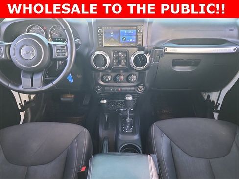 Used 2015 Jeep Wrangler Unlimited Rubicon w/ Connectivity Group image 21
