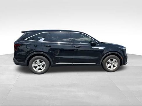 Certified 2024 Kia Sorento LX FWD image 9