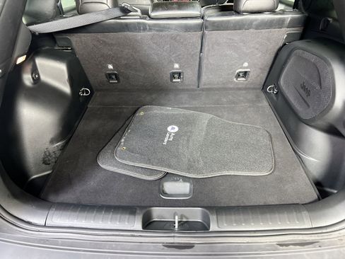 Used 2022 Jeep Cherokee Limited image 25